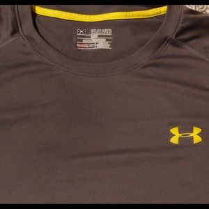 Men’s Under Armour Tee Shirt/ Heat Gear